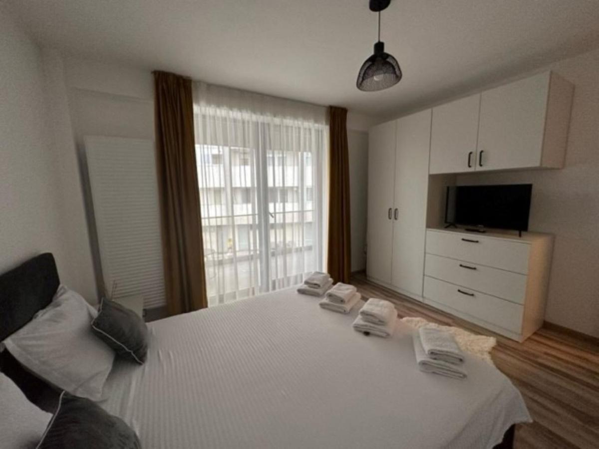 Escape Lounge Apartment ไกรโอวา ภายนอก รูปภาพ
