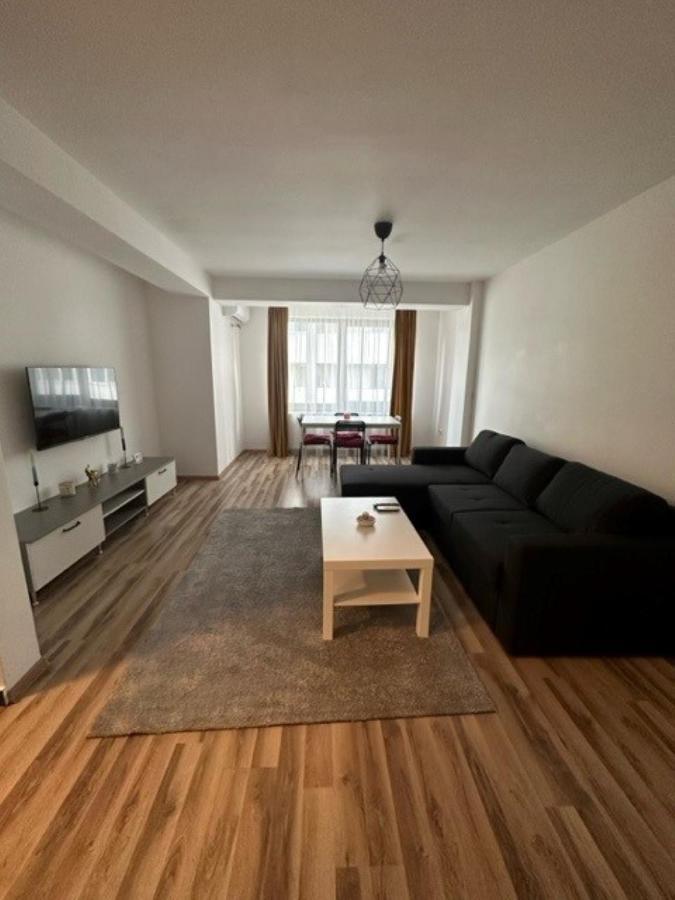 Escape Lounge Apartment ไกรโอวา ภายนอก รูปภาพ