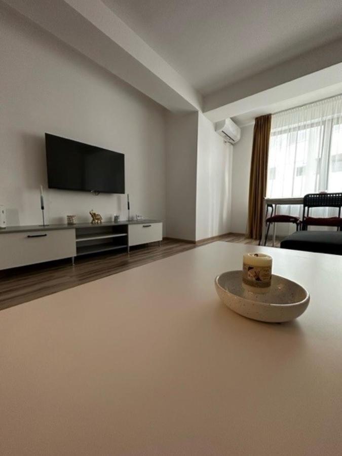 Escape Lounge Apartment ไกรโอวา ภายนอก รูปภาพ