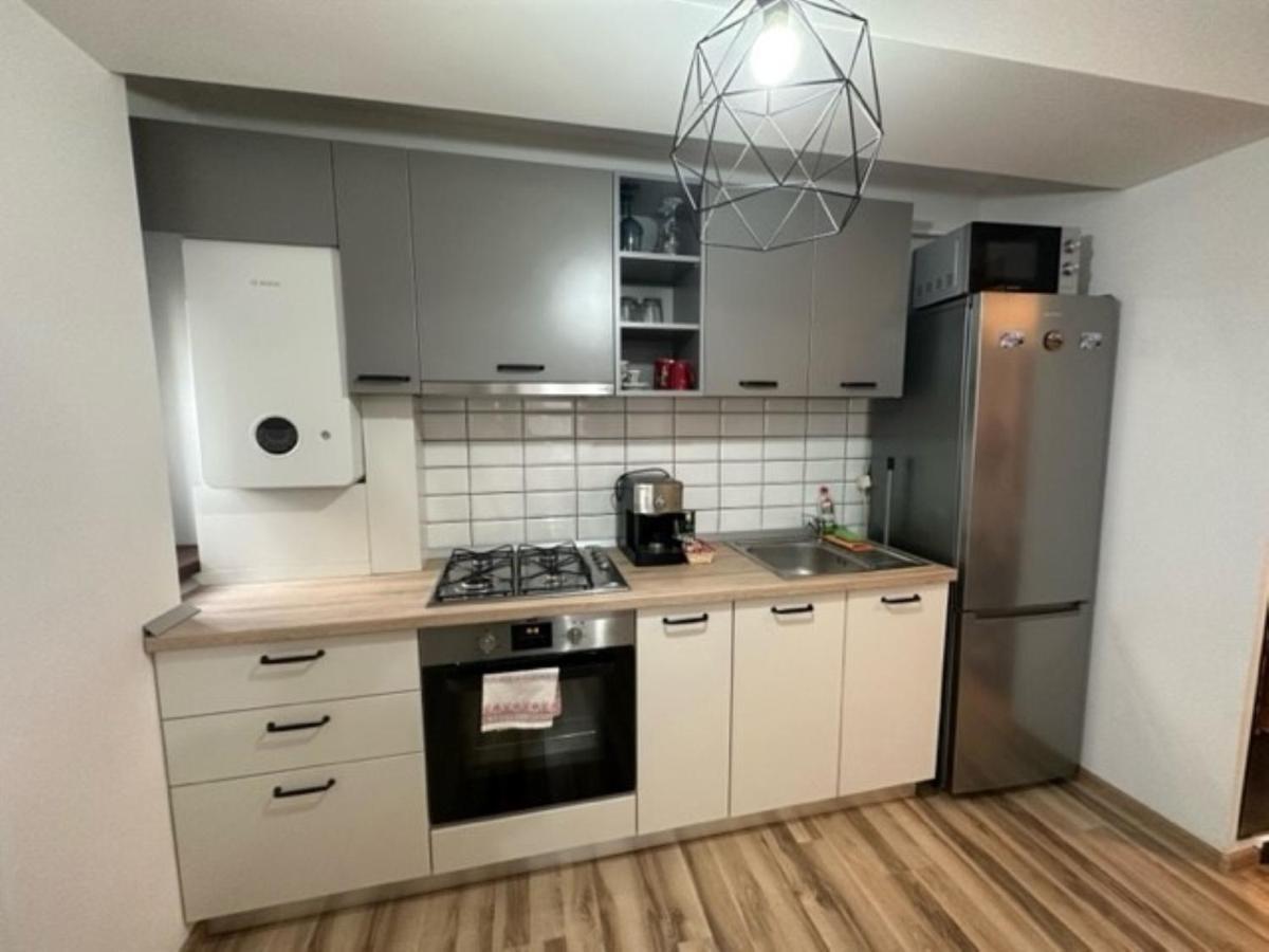 Escape Lounge Apartment ไกรโอวา ภายนอก รูปภาพ