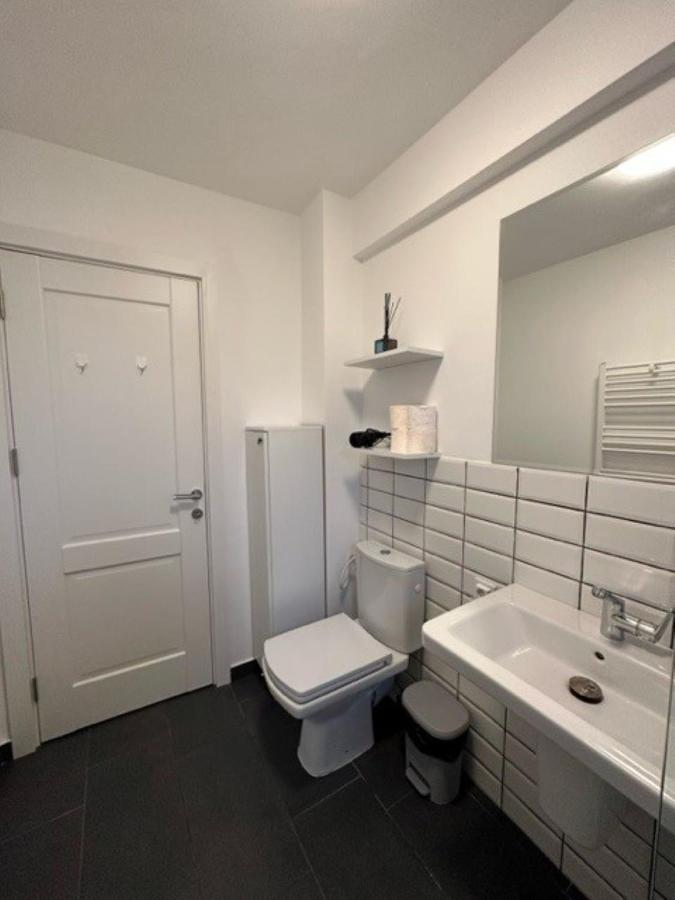 Escape Lounge Apartment ไกรโอวา ภายนอก รูปภาพ