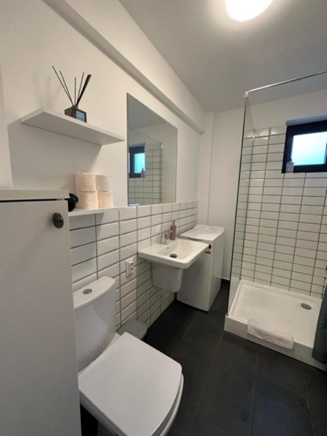 Escape Lounge Apartment ไกรโอวา ภายนอก รูปภาพ