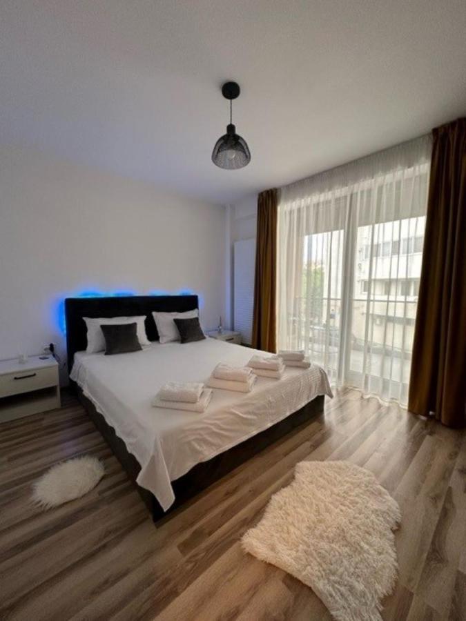 Escape Lounge Apartment ไกรโอวา ภายนอก รูปภาพ