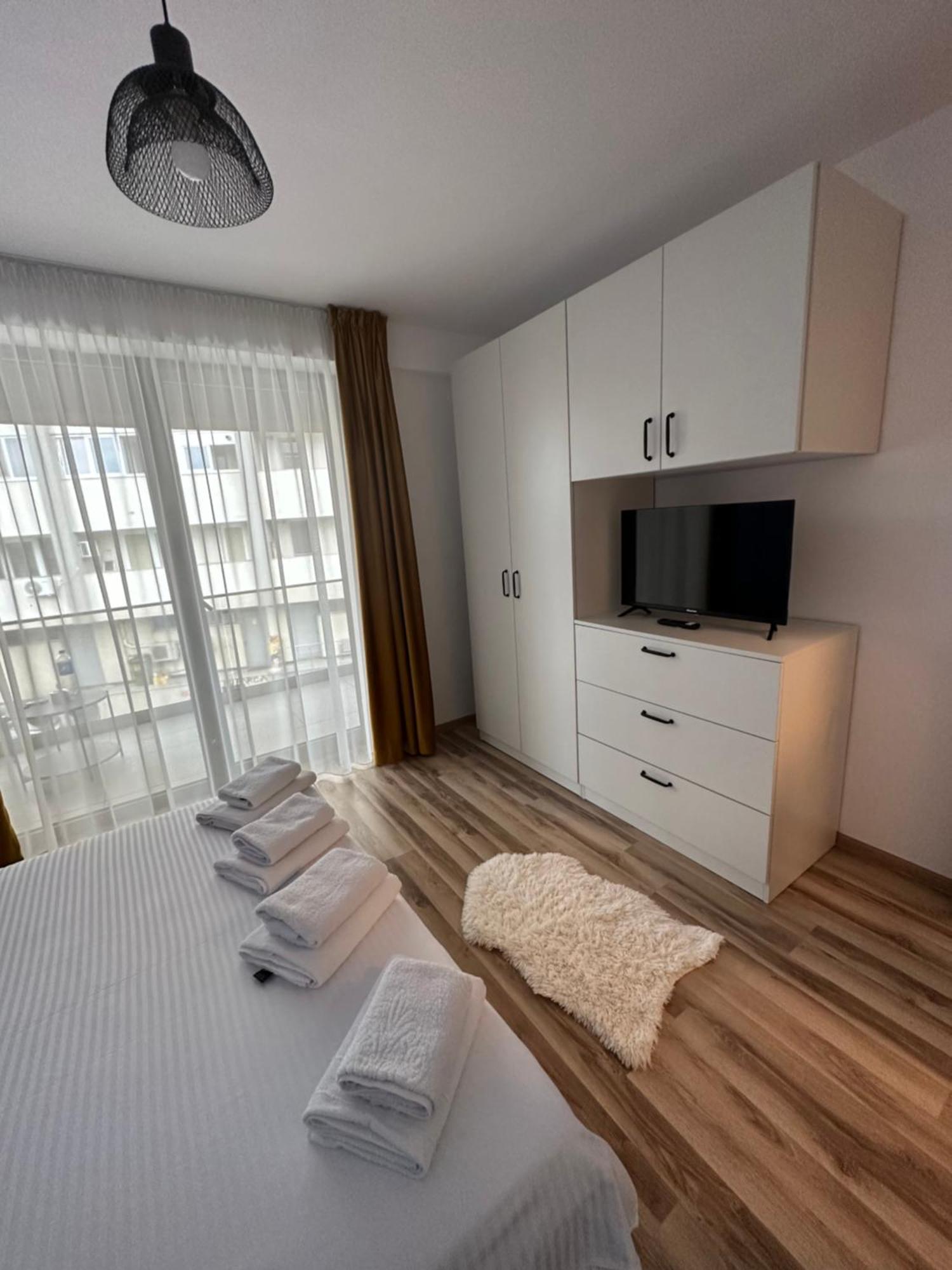 Escape Lounge Apartment ไกรโอวา ภายนอก รูปภาพ